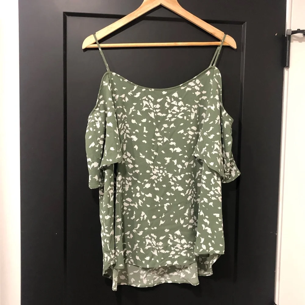 Off the shoulder sleeve top - Picture 1 of 4